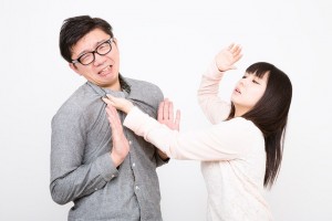 暴力をうけたら、すぐに相談を！